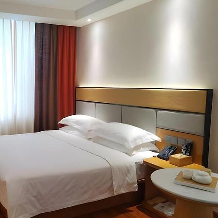 Golmud Greentree Inn Geermu Walking Street Business Hotel מראה חיצוני תמונה