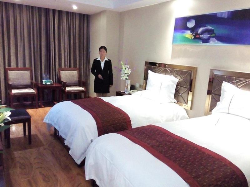 Golmud Greentree Inn Geermu Walking Street Business Hotel מראה חיצוני תמונה