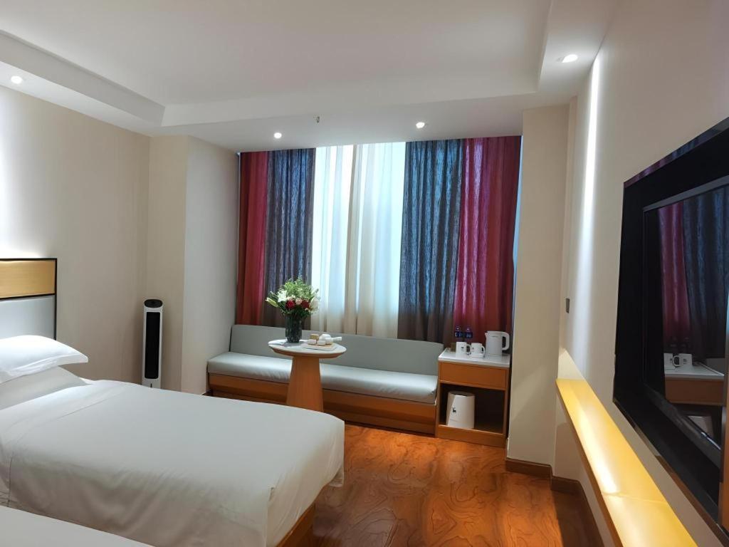 Golmud Greentree Inn Geermu Walking Street Business Hotel מראה חיצוני תמונה
