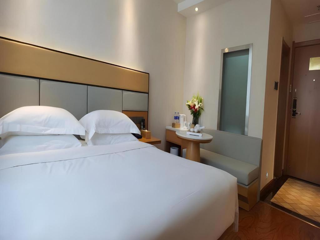 Golmud Greentree Inn Geermu Walking Street Business Hotel מראה חיצוני תמונה