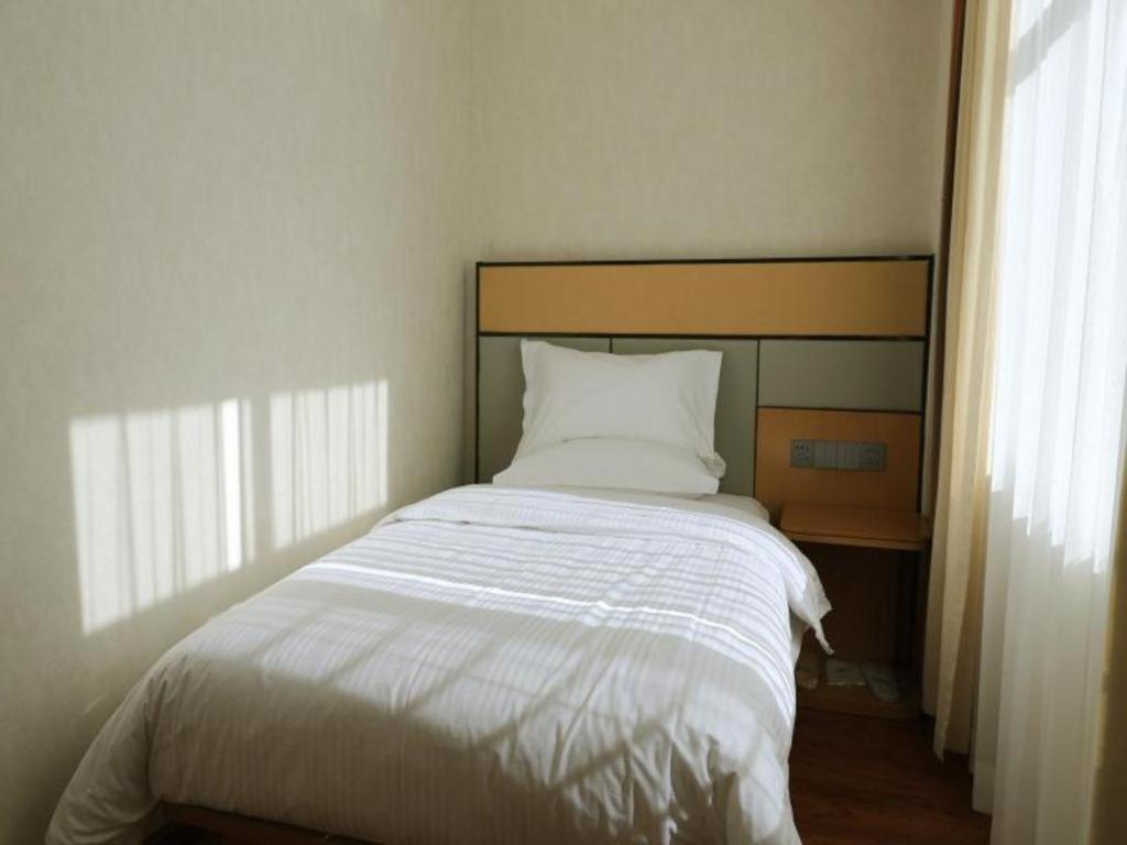 Golmud Greentree Inn Geermu Walking Street Business Hotel מראה חיצוני תמונה