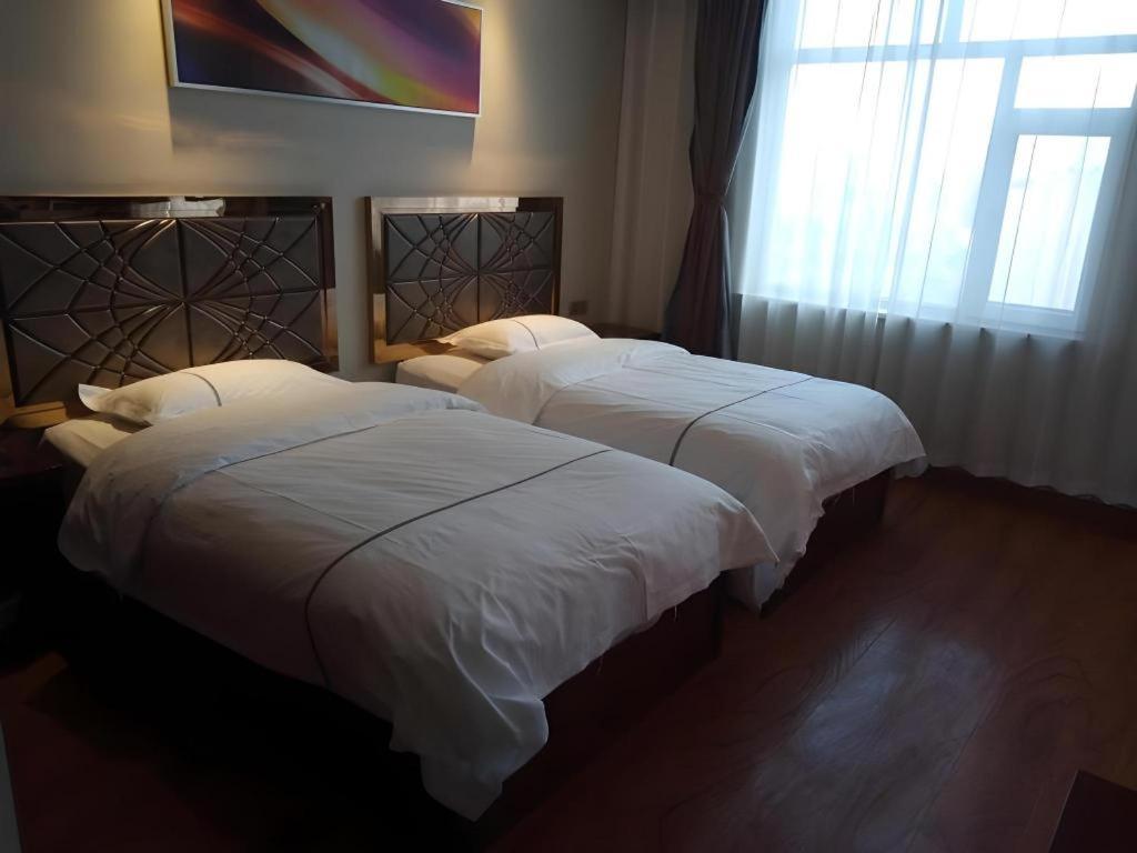 Golmud Greentree Inn Geermu Walking Street Business Hotel מראה חיצוני תמונה