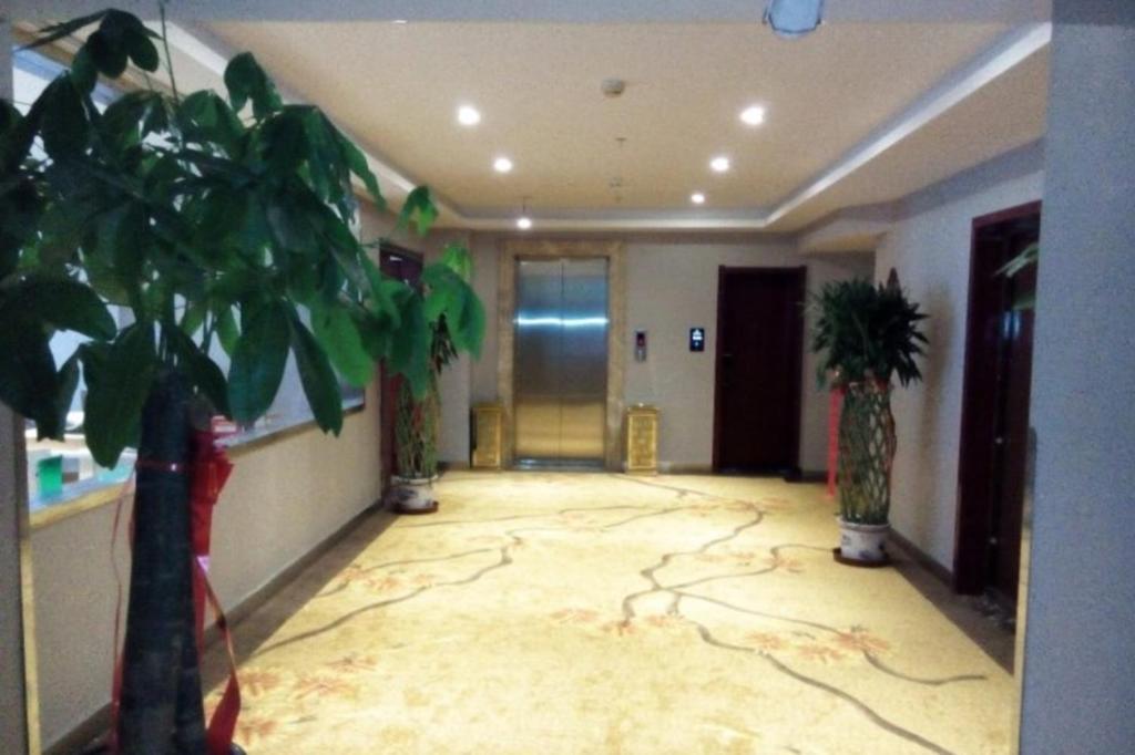 Golmud Greentree Inn Geermu Walking Street Business Hotel מראה חיצוני תמונה