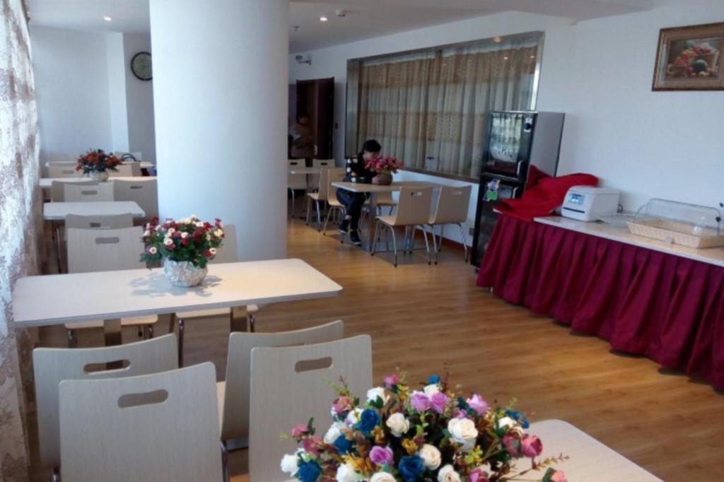 Golmud Greentree Inn Geermu Walking Street Business Hotel מראה חיצוני תמונה