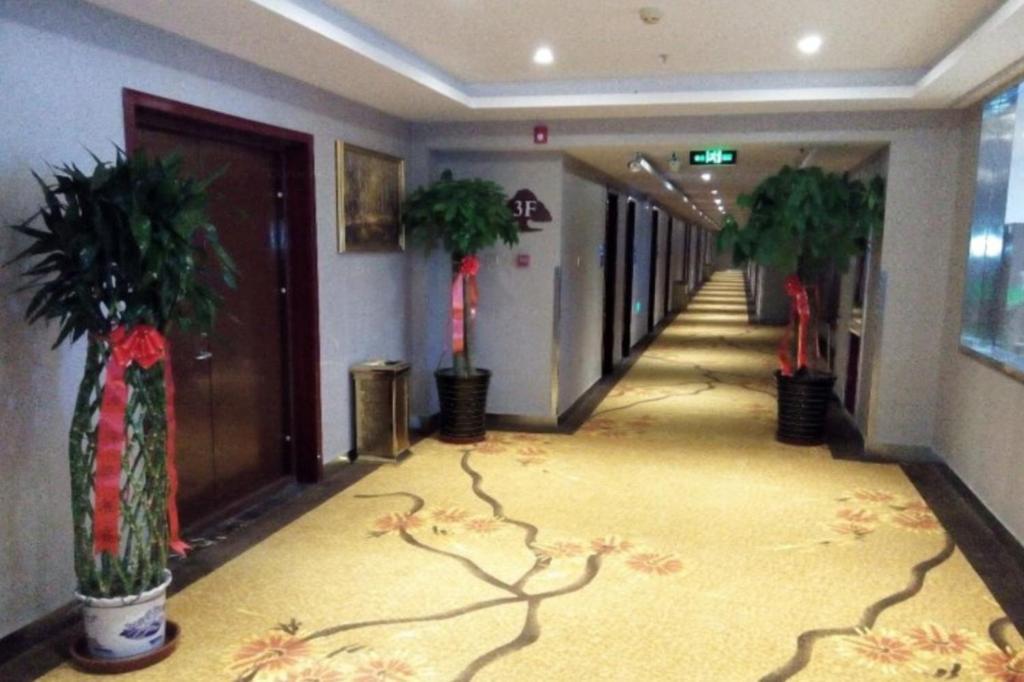 Golmud Greentree Inn Geermu Walking Street Business Hotel מראה חיצוני תמונה
